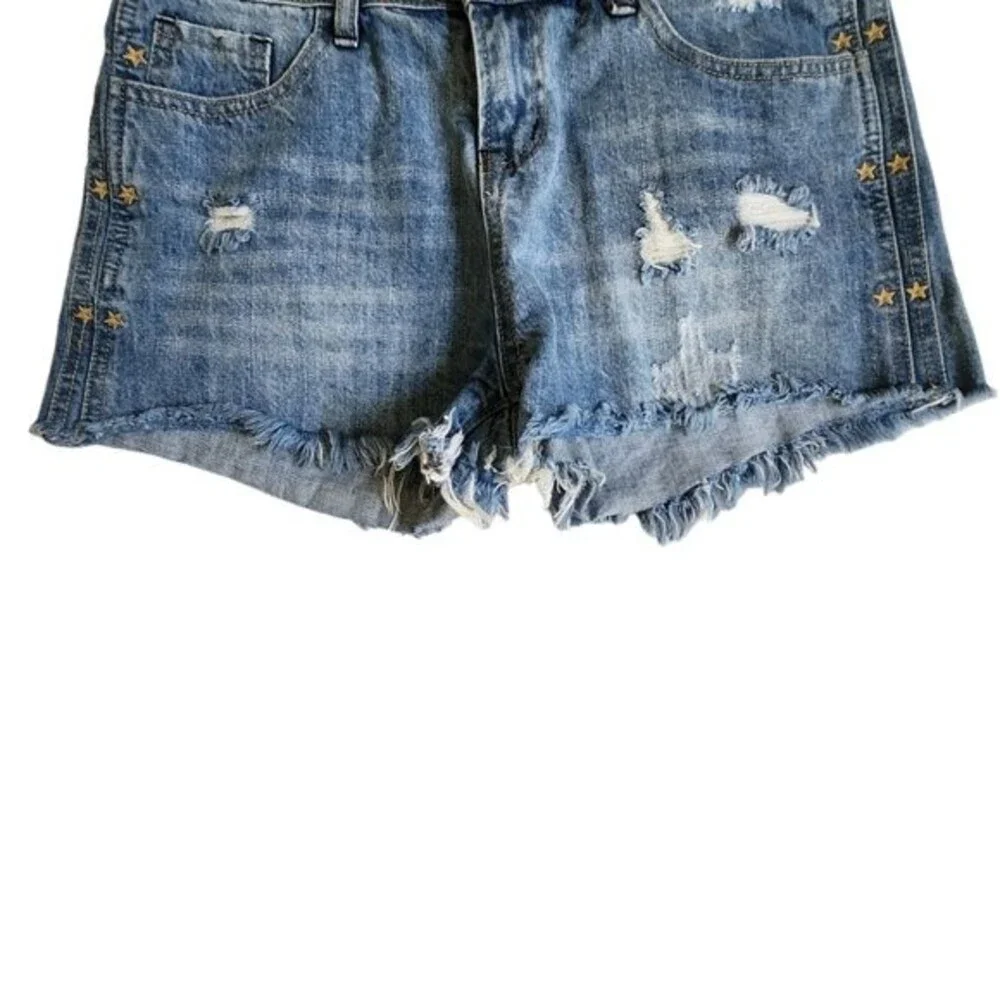 Mod Ref blue distressed jean shorts sz M